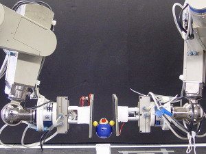 Bimanual robot setup using two tactile sensor arrays to grasp an object.